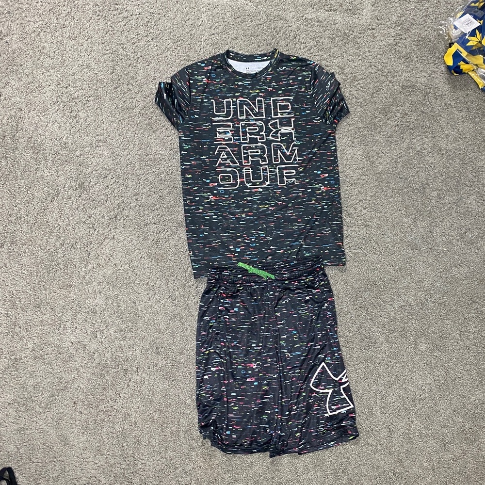 Boys’ Under Armour Black Multi Shirt and Shorts Size L